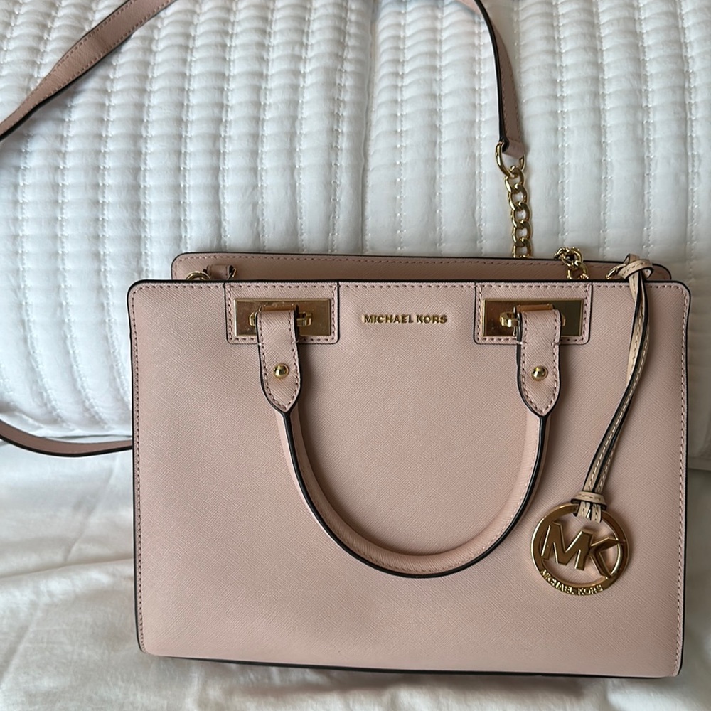 Michael kors cross body like brand new